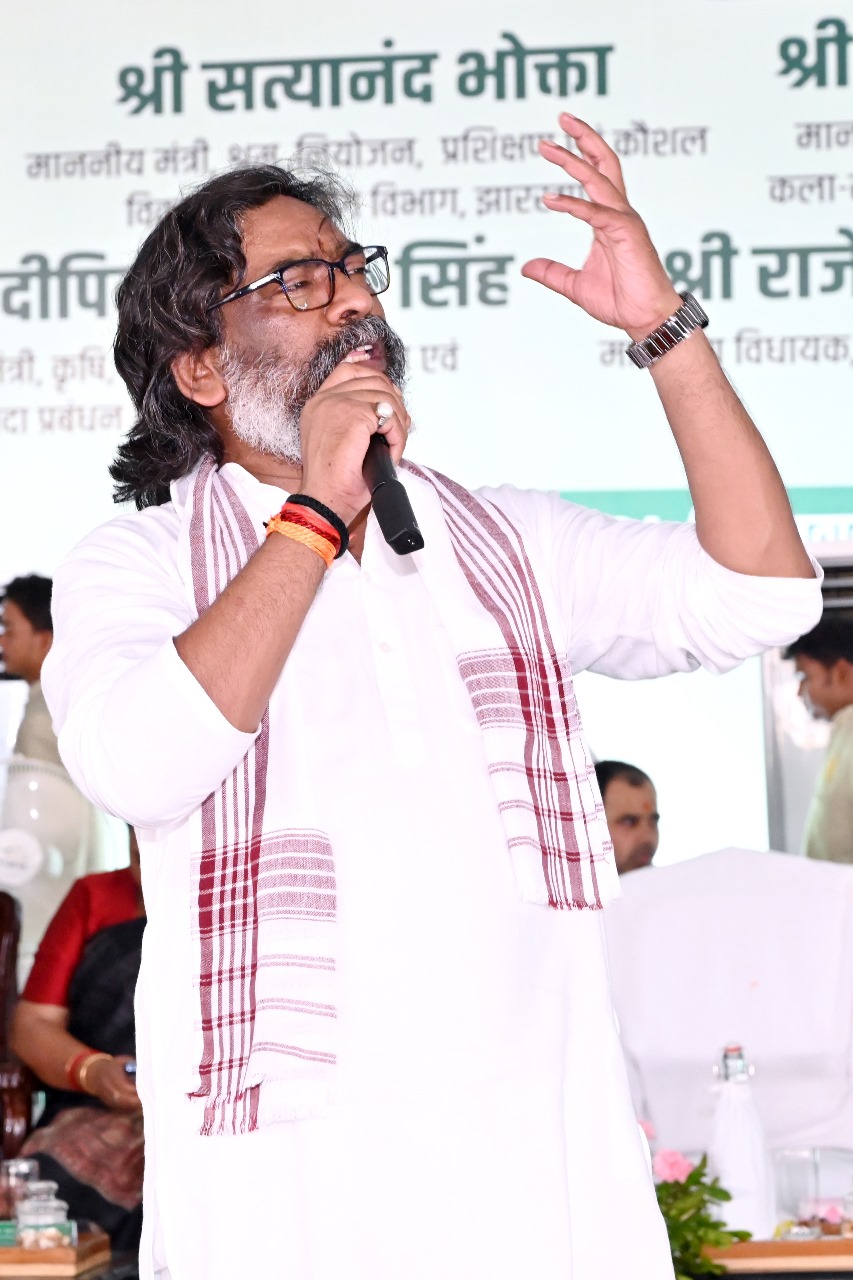 बुजुर्गों को पेंशन, महिलाओं को सम्मान और युवाओं को रोजगार दे रही है हेमंत की सरकार