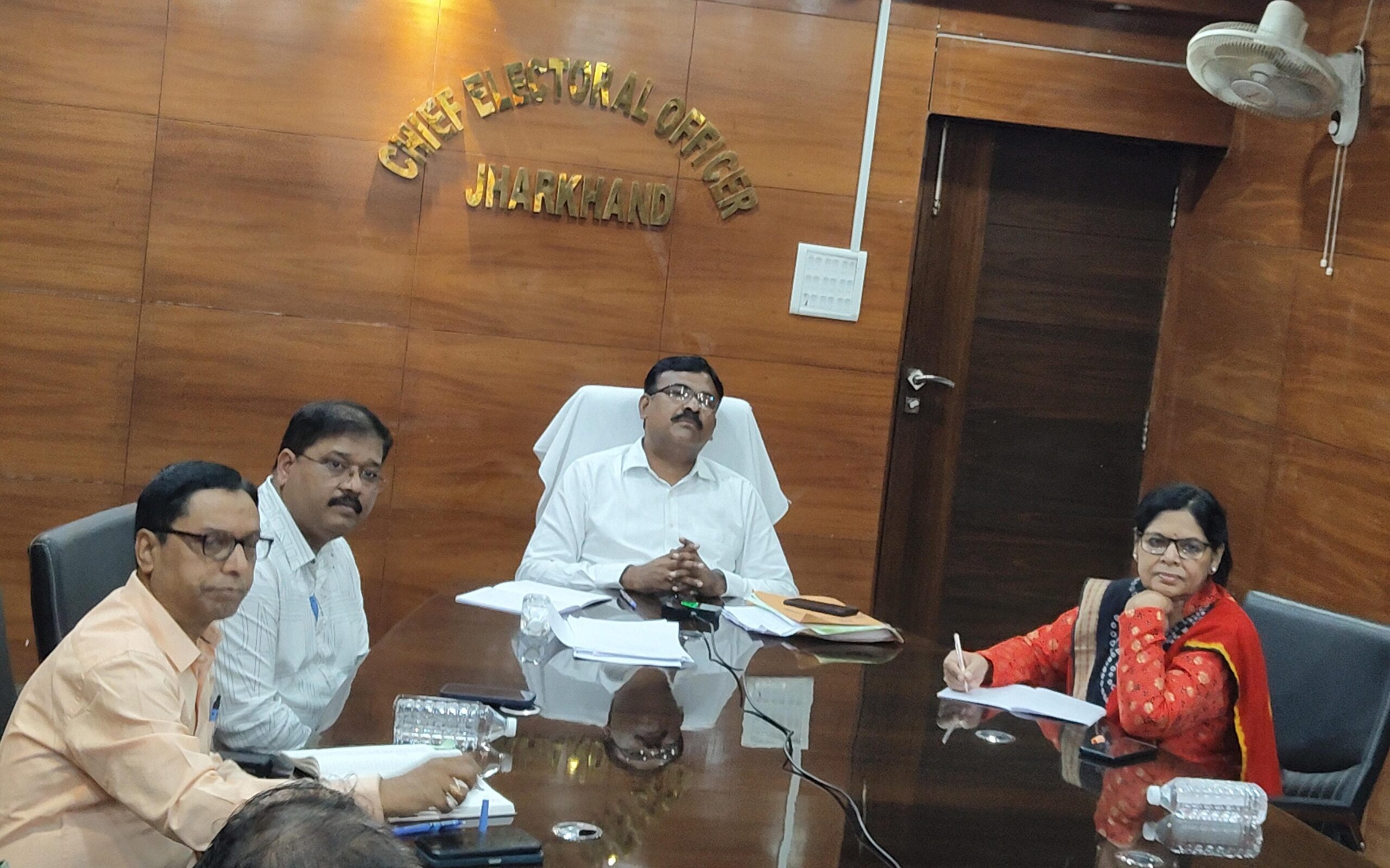 मुख्य निर्वाचन पदाधिकारी ने सभी जिला निर्वाचन पदाधिकारियों के साथ की समीक्षा बैठक